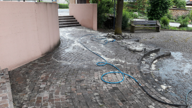 Preview: Flächenreinigung mit Heisswasser